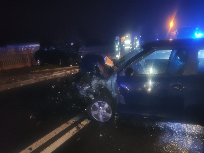 Wypadek w Chojnowie. Dwie osoby zostały ranne w wyniku wypadku na DW 544. Do zdarzenia doszło 22.10.2022