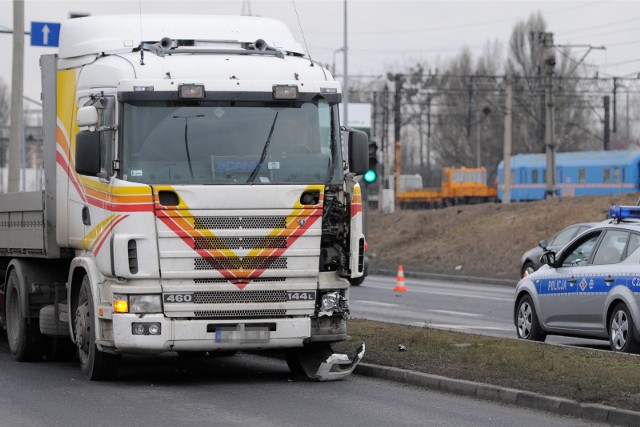 W Stryszku scania otarła się o mazdę.