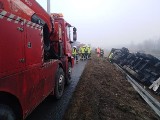 Wypadek pod Grójcem: samochód ciężarowy wylądował w rowie [ZDJĘCIA]