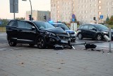 Wypadek na Żeromskiego w Białymstoku. Na skrzyżowaniu opel zderzył się z peugeotem (zdjęcia) 
