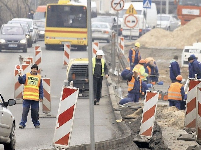 Na drodze krajowej nr 1 na moście nad Zgłowiączką wprowadzono ruch wahadłowy