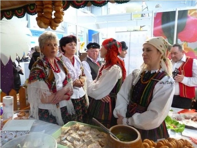 Na stoiskach można było spróbować regionalnych pyszności