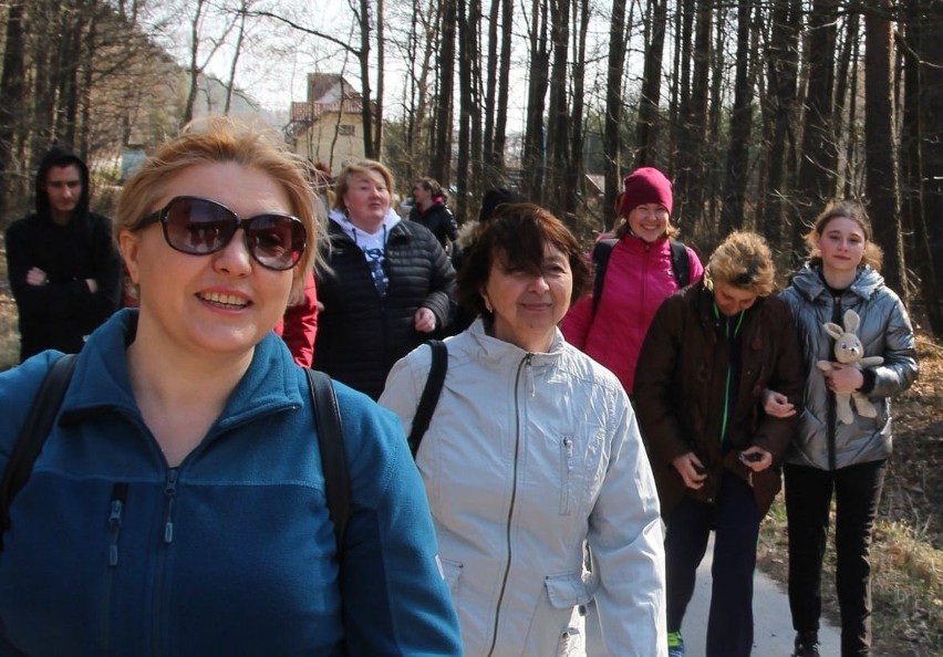 Polsko-Ukraińska wycieczka po włoszczowskich lasach z obiadem i zabawami. Zobacz zdjęcia