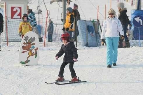W przedszkolu narciarskim w Niestachowie panują dobre warunki do nauku jazdy.