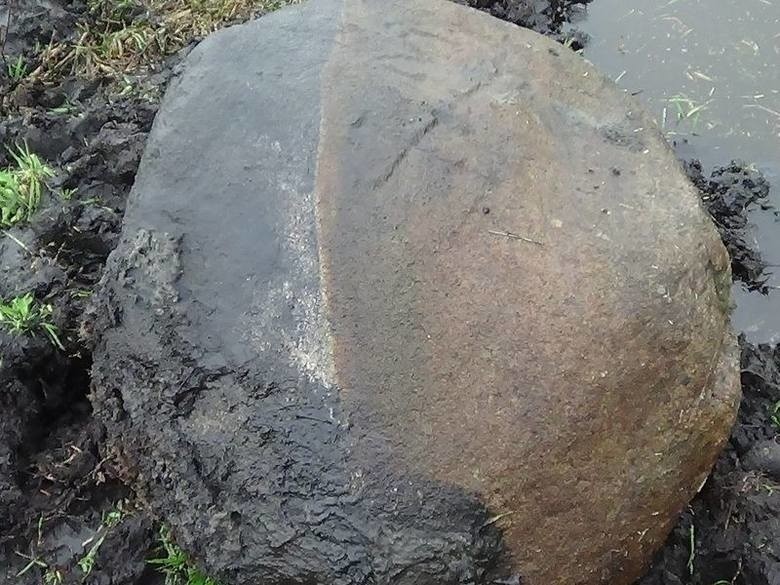 Jeden z granicznych kamieni z Wicka, odnaleziony podczas...
