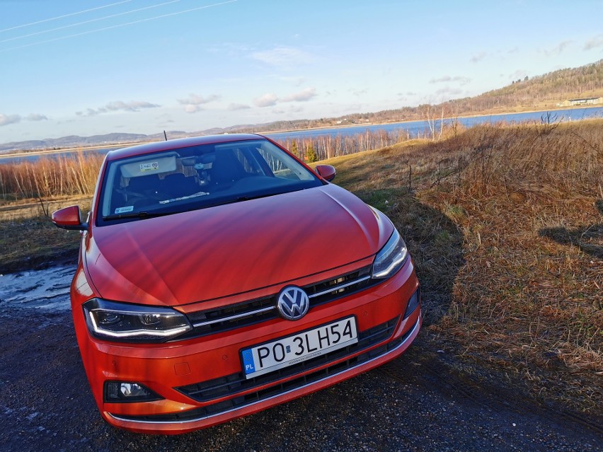Zasiadając za kierownicą Volkswagena Polo 1.0 TSI (115 KM) w...