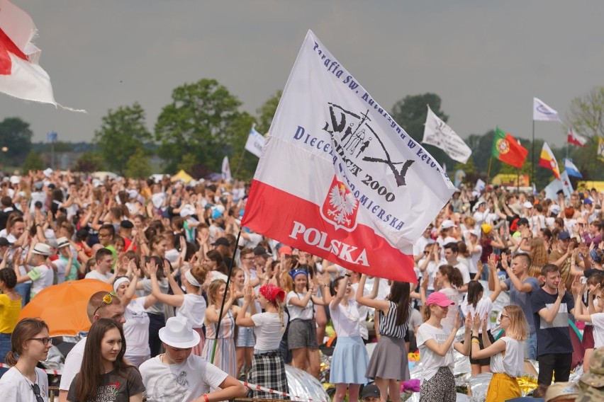 Ostatni raz bezpośrednio na Polach Lednickich młodzi...