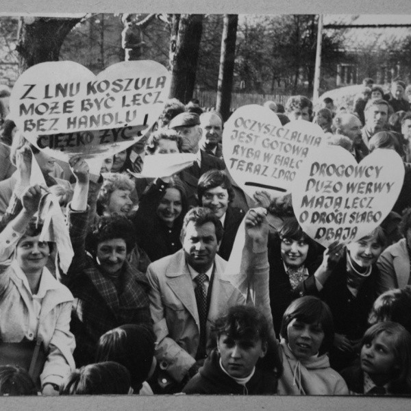 Turniej zakładów pracy. Fotografia pochodzi z 1980 roku. Na zdjęciu pracownicy PSS "Społem&#8221; w Bielsku Podlaskim.