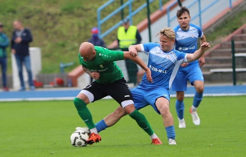 Galeria zdjęć z meczu GKS Zio-Max Nowiny - Olimpia Pogoń Staszów w Hummel 4. Lidze. Były duże emocje 