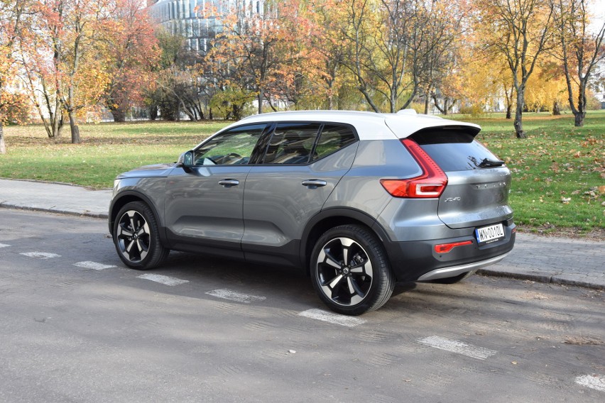 Volvo XC40...