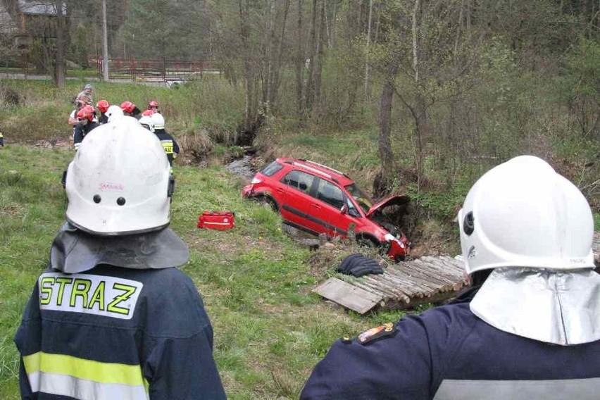 Kaniów: Auto wpadło do rzeki