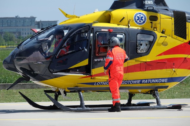 Wypadek na krajowej 66 zablokował drogę w miejscowości Nowe Zalesie. Cztery osoby trafiły do szpitali. Jedno z dzieci zabrał śmigłowiec LPR