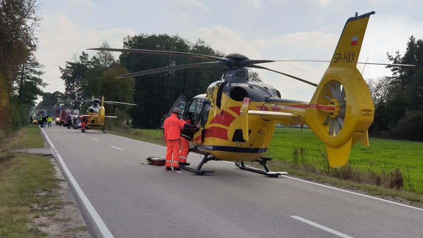 Szczuczyn. Wypadek na drodze do Wąsosza. Cztery osoby poważnie ranne. Lądowały dwa śmigłowce LPR [ZDJĘCIA]