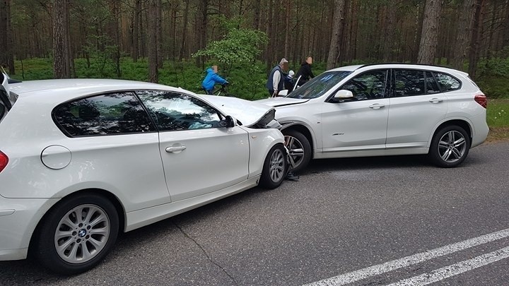 Hel: Wypadek trzech BMW na DW 216