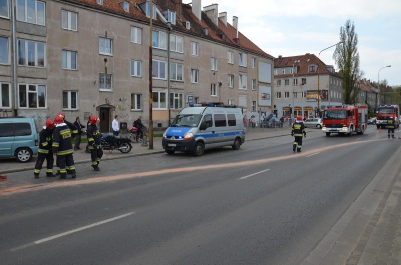 Wrocław: Wypadek na al. Hallera. Motocykl zderzył się z samochodem (FOTO)