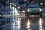 Pogoda w Polsce. Alerty IMGW: Marznący deszcz, oblodzenia, intensywne opady śniegu. Prognoza pogody dla Polski