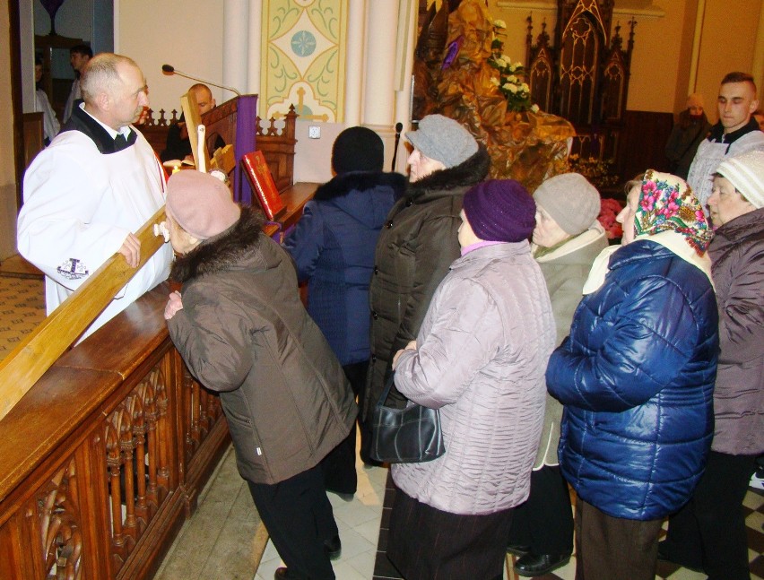 Wielki Piątek w kościele w Czarni (zdjęcia)