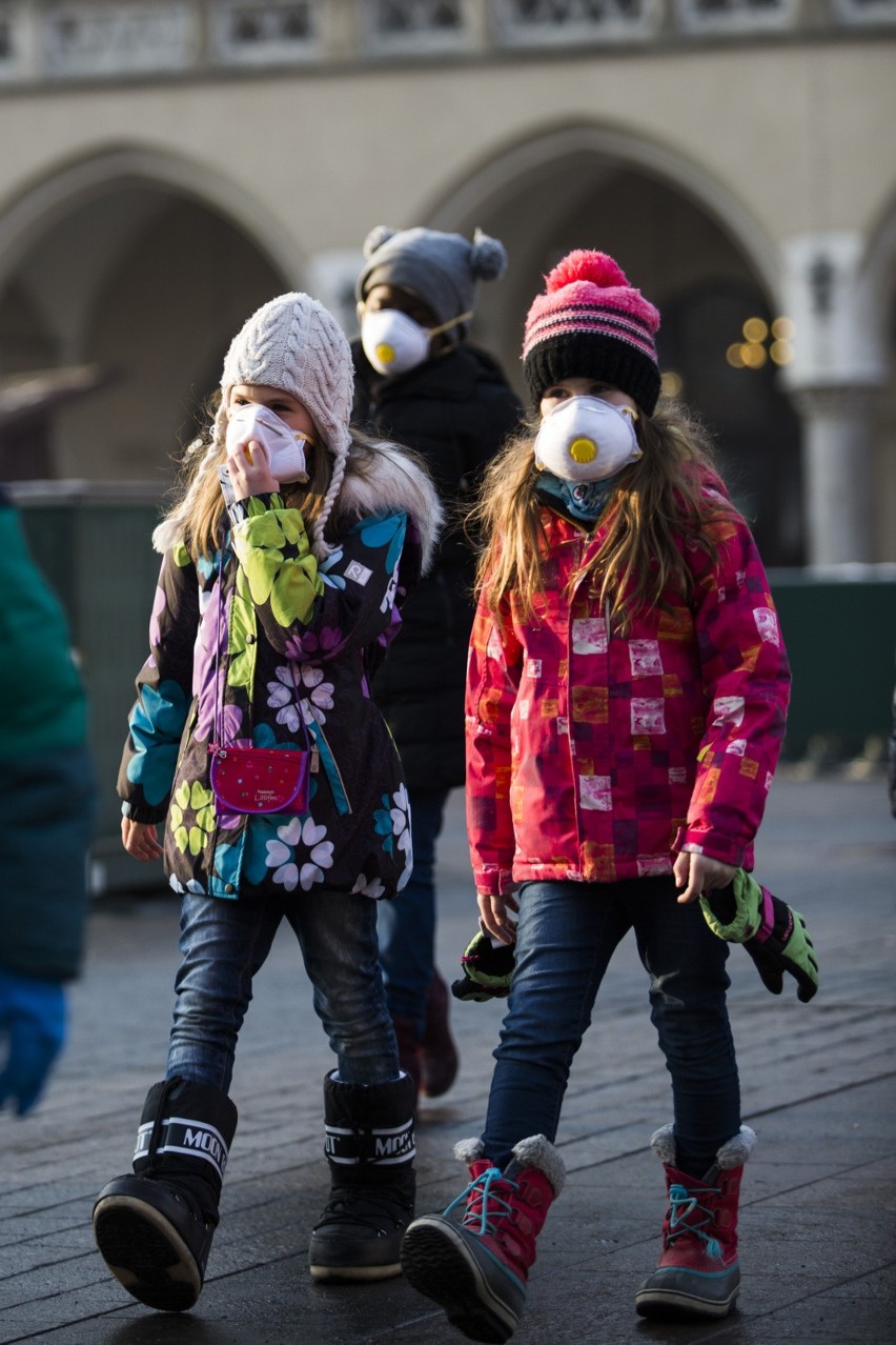 Olbrzymi smog nad Krakowem. Rekordowe przekroczenie norm [DANE]