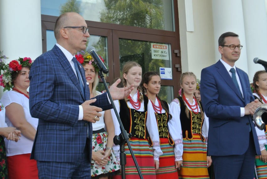 Premier Mateusz Morawiecki spotkał się z samorządowcami i...