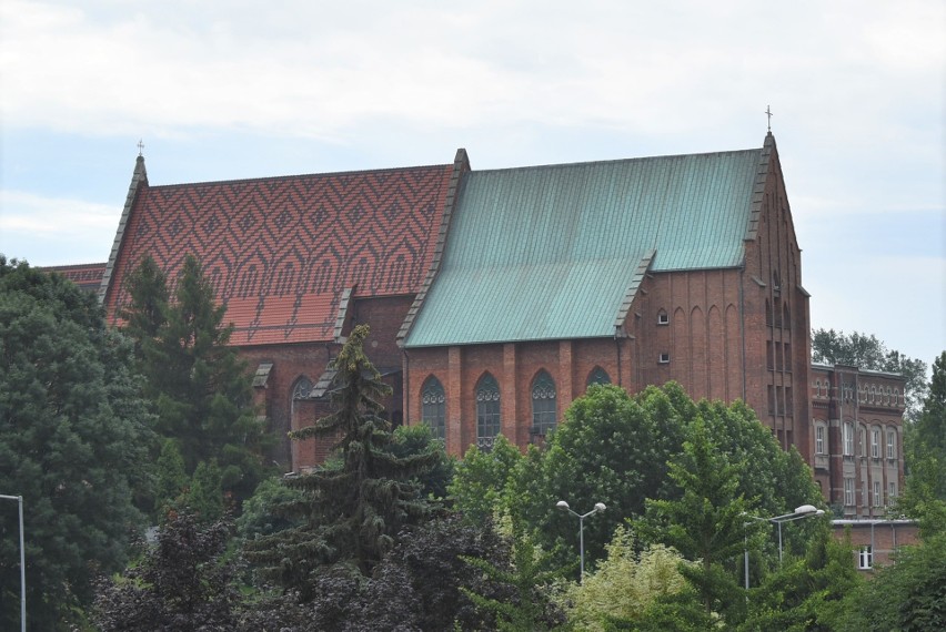 Widok na sanktuarium Matki Bożej Wspomożenia Wiernych księży...