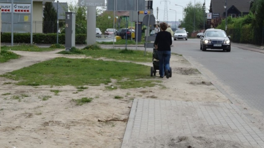 Naramowice: Kuriozalny chodnik bez początku i bez końca