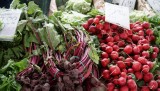 Ceny warzyw i owoców w kwietniu 2024 na łódzkich rynkach i w warzywaniakach. Nowalijki są wyjątkowo wcześnie, ale pogoda przestała sprzyjać
