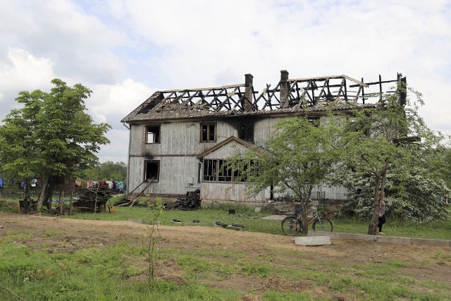 Ogień strawił drewniany dom w Żywkowie