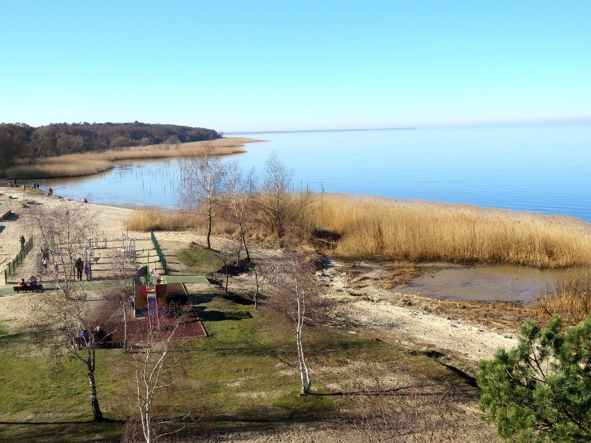 Trzebież. Ruszyła odbudowa spalonej promenady nad zalewem