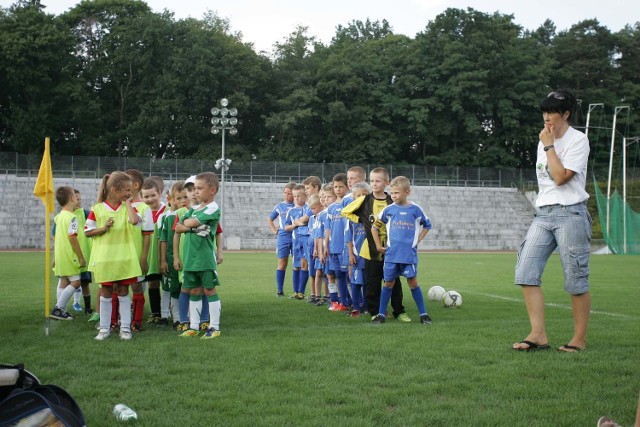 Sportowe Wakacje z UKS BYKI Sportowe Wakacje z UKS BYKI &#8222;Wychowanie przez sport z GAZ SYSTEM S.A. - szansą na lepsze życie&#8221;Cykl  turniejów  piłki nożnej z firmą GAZ - SYSTEM S.A. i SOSIR