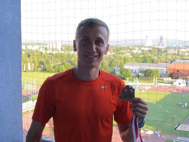 Grzegorz Kalinowski w Krakowie w biegu na 1500 metrów wywalczył swój pierwszy medal seniorskich mistrzostw Polski  w lekkiej atletyce