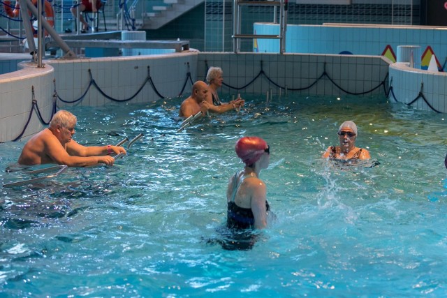 Ruszyły zapisy na zajęcia na pływalniach POSiR. Mogą w nich wziąć udział osoby, które wcześniej nie uczestniczyły w programie Trener Senioralny.