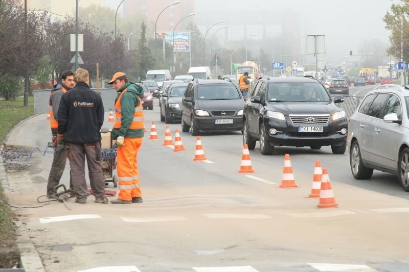 Korki na alei Solidarności w Kielcach