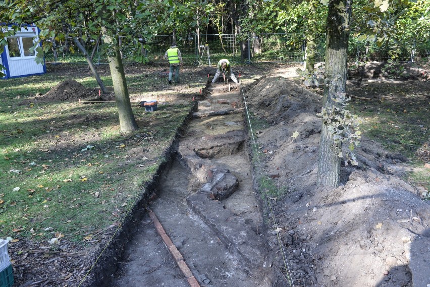 Archeolodzy na terenie dawnej Wojskowej Składnicy...