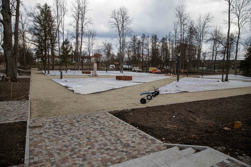 Wszystkie prace na terenie parku miejskiego (2,17 ha)...