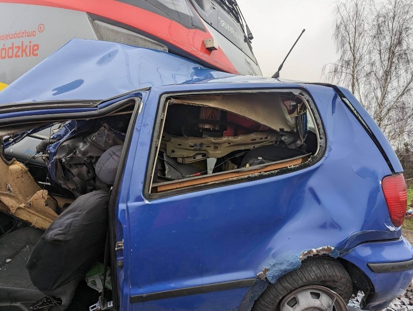 Tragiczny wypadek w Ozorkowie. Zderzenie z pociągiem na przejeździe. Informacje 5.12.2022