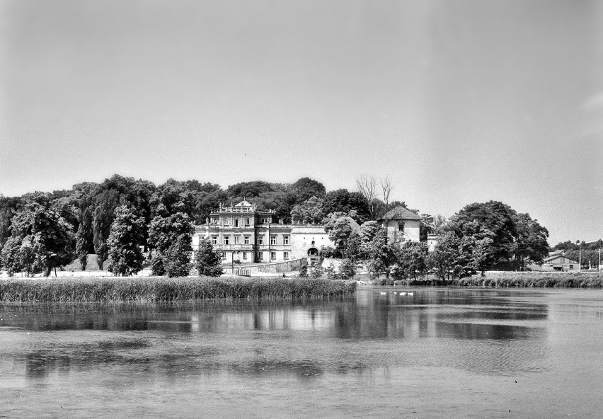 Lata 1975-1980 , Pałac Deskurów.