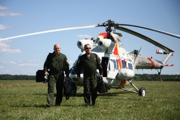 Latających jednostek Straży Granicznej jest w Polsce tylko pięć. Starszy chorąży Marcin Łukasiewicz (z lewej) i kapitan Stanisław Łokaj są jedną z tych ekip.