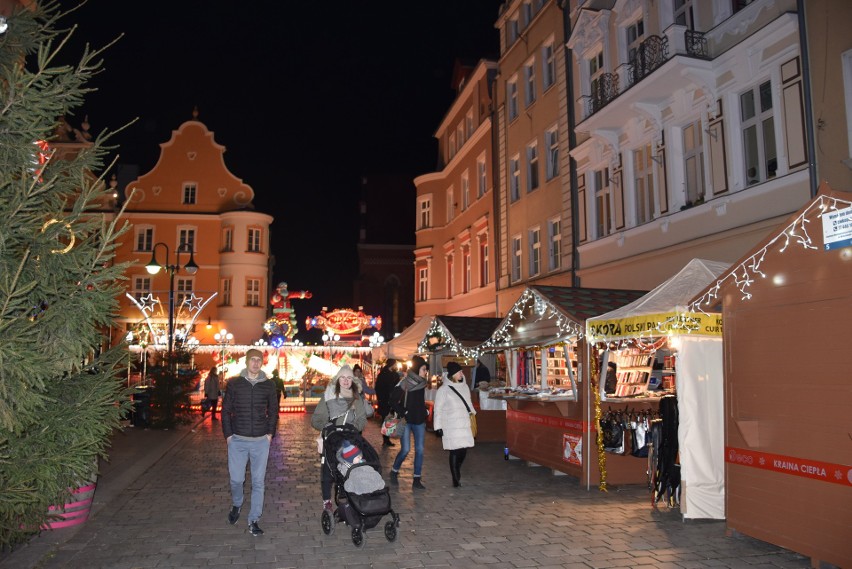 Można już odwiedzać jarmark bożonarodzeniowy w Opolu.