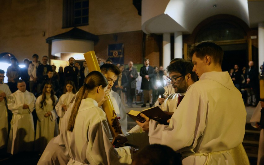 Przepiękna Liturgia Wigilii Paschalnej u dominikanów w Rzeszowie. Zobaczcie zdjęcia!