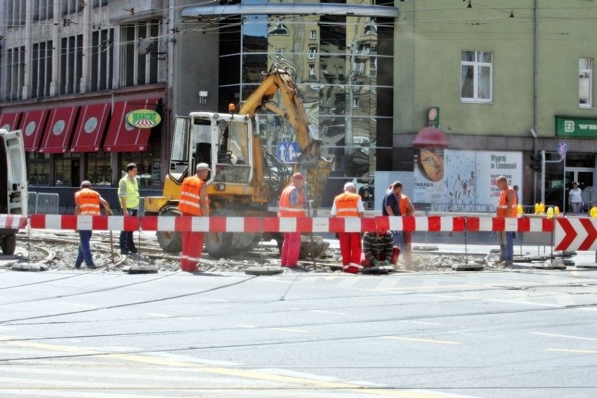 Remont na skrzyżowaniu Świdnickiej i Piłsudskiego we...