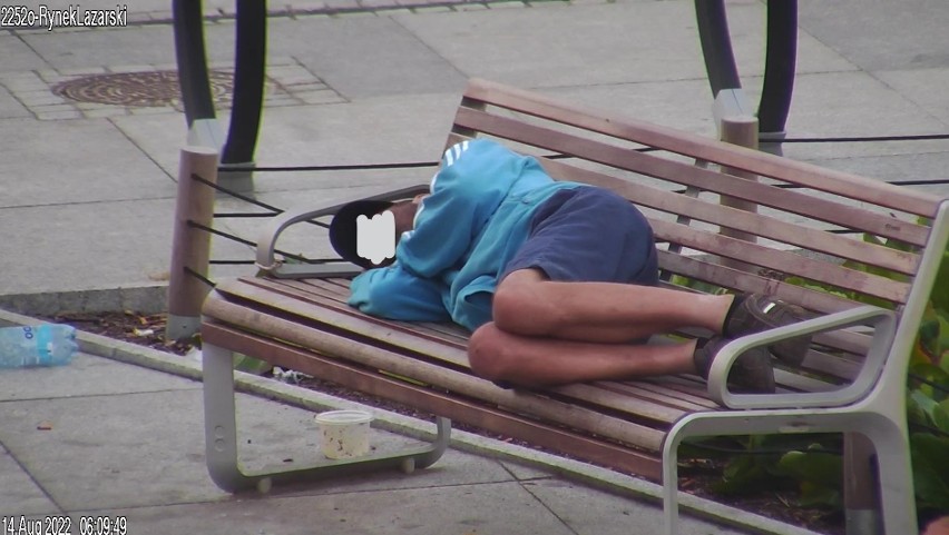 Osoby bezdomne, leżące w przestrzeni publicznej, czy...