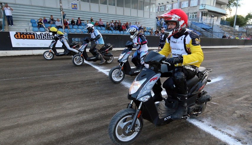 Marcin Wójcik z kabaretu Ani Mru Mru wygrał zawody Scooter Speedway w Lublinie