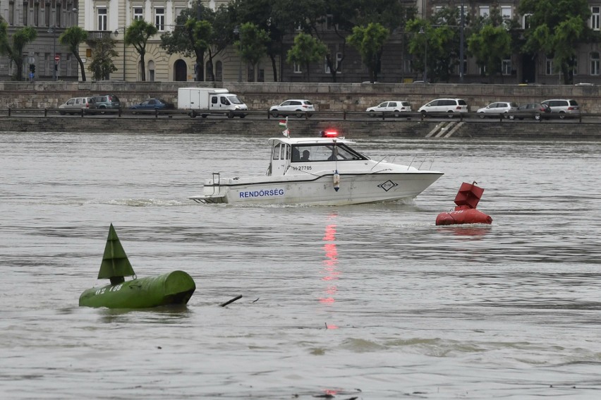 Węgry: Tragedia w Budapeszcie, na Dunaju zatonął statek wycieczkowy [ZDJĘCIA] 7 osób nie żyje, kilkanaście jest zaginionych