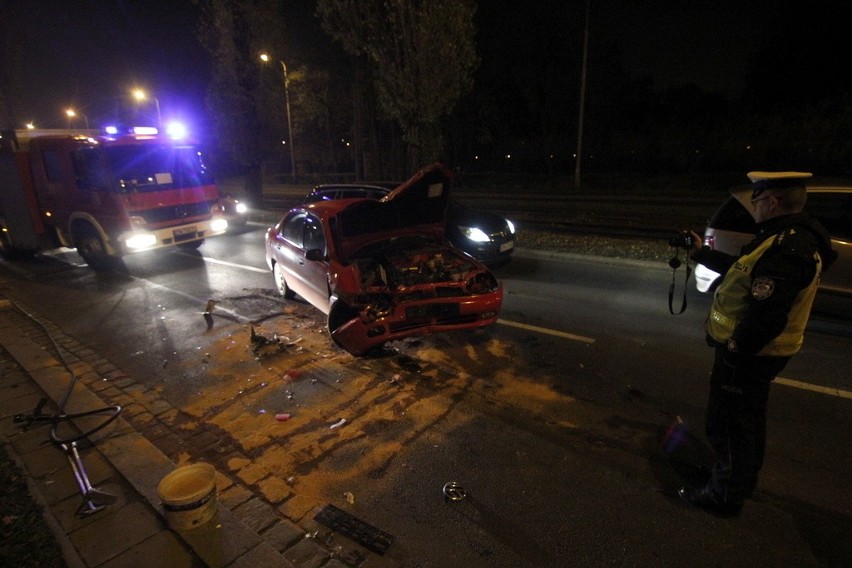 Wrocław: Wypadek na Ślężnej. Zderzyło się pięć aut. Trzy osoby w szpitalu (ZDJĘCIA)