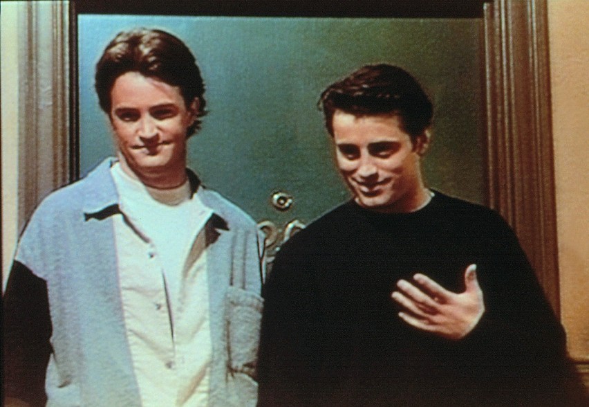 W serialu "Przyjaciele" Matthew Perry to Chandler Bing  –...