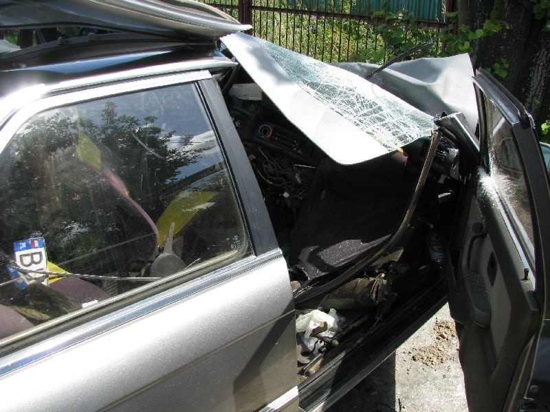 BMW zniszczone w wypadku na trasie Lomza - Bialystok