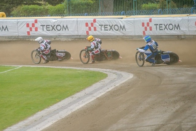 Texom Stal Rzeszów rozjechała w pierwszym meczu  Lokomotiv Daugavpils 62:27, a Jacob Thorssell ustanowił nowy rekord toru, który wynosi 54,64 sek.