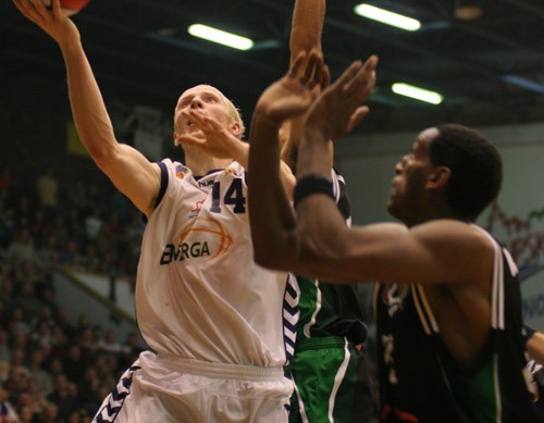 Czarni Slupsk przegrali z Turowem Zgorzelec 64: 68.