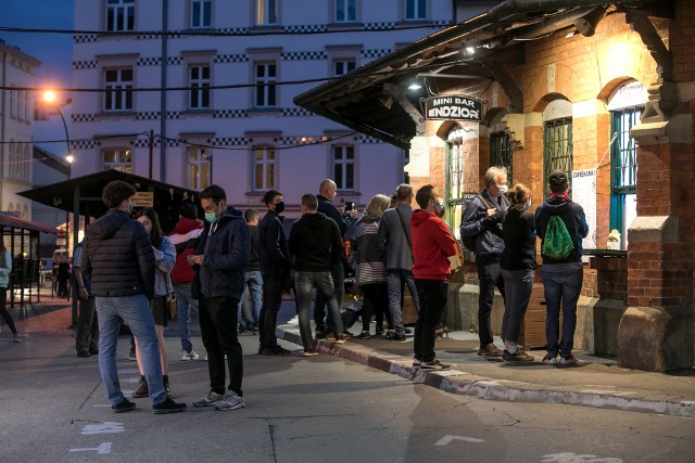 Tak wyglądał sobotni wieczór na Kazimierzu, imprezowym sercu Krakowa ZOBACZ ZDJĘCIA W GALERII >>>Przesuwaj zdjęcia w prawo - naciśnij strzałkę lub przycisk NASTĘPNE