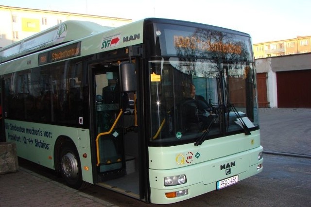 Autobusem bedzie można dojechać m.in. do dworca kolejowego we Frankfurcie.